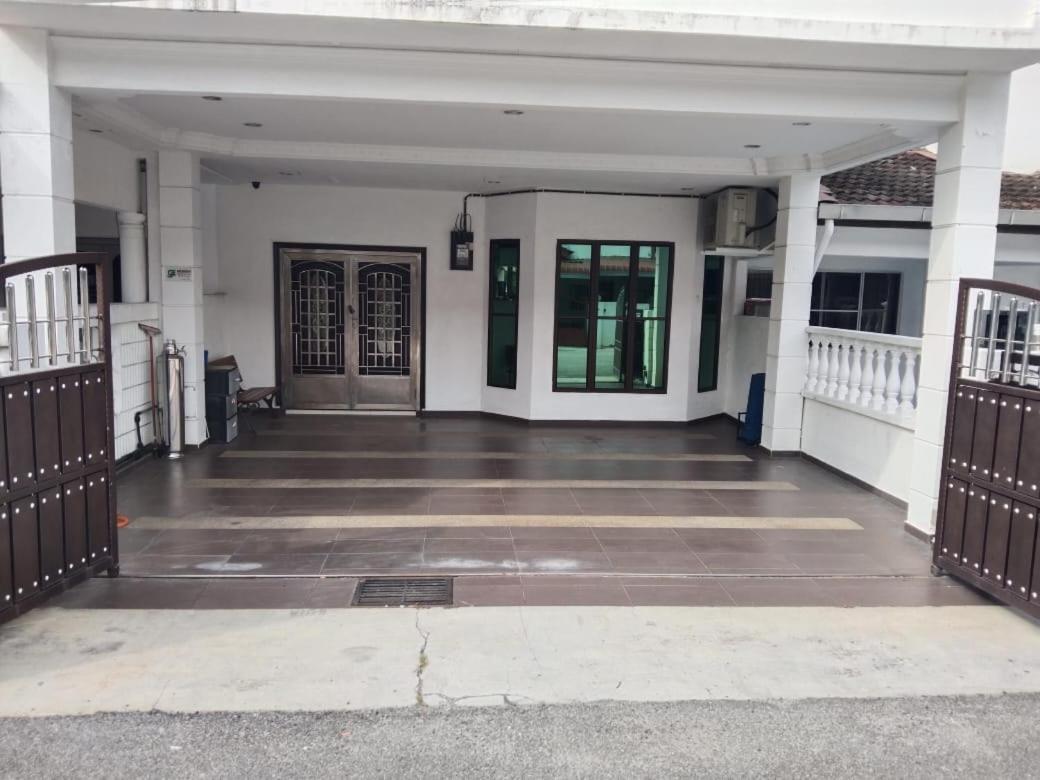 2 Storey 5Br 16Pax Semabok Taman Cheng Ho, 3 By Myplace ملقا المظهر الخارجي الصورة