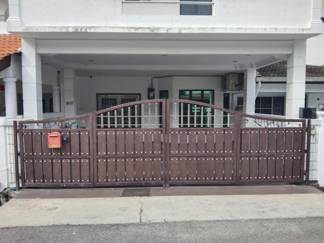 2 Storey 5Br 16Pax Semabok Taman Cheng Ho, 3 By Myplace ملقا المظهر الخارجي الصورة